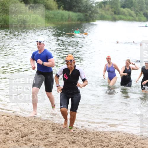 21.06.2026 - 29. Vierlanden-Triathlon Andreas Tolksdorf http://msf.ph/oto/9852024 21.06.2026 10:18:56 Schwimmen 355, 492, 497, 524, 551, 561, 570, 595, 615 meine-sportfotos.de