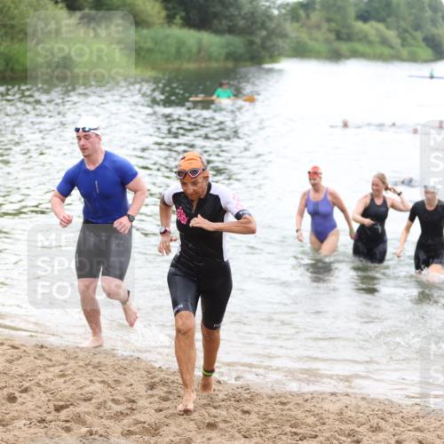 21.06.2026 - 29. Vierlanden-Triathlon Andreas Tolksdorf http://msf.ph/oto/9852030 21.06.2026 10:18:56 Schwimmen 355, 492, 497, 524, 551, 561, 570, 595, 615 meine-sportfotos.de