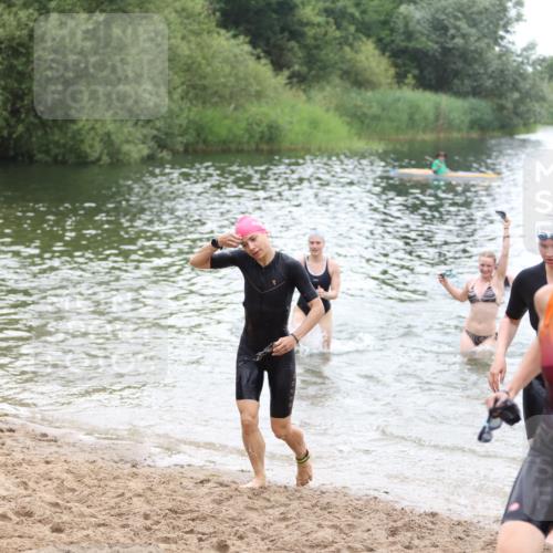 21.06.2026 - 29. Vierlanden-Triathlon Andreas Tolksdorf http://msf.ph/oto/9852221 21.06.2026 10:19:28 Schwimmen 498, 502, 518, 522, 523, 527, 534, 548, 566, 580, 581, 594, 603, 1357 meine-sportfotos.de