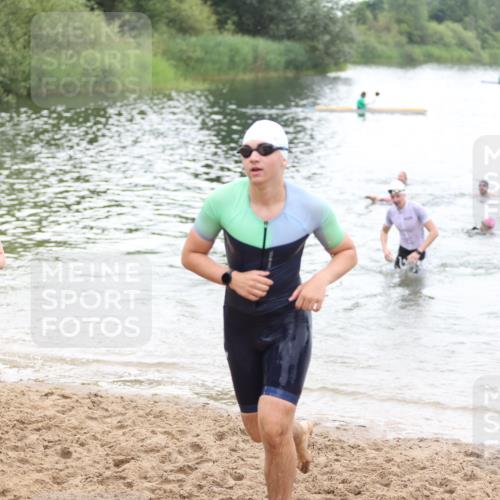 21.06.2026 - 29. Vierlanden-Triathlon Andreas Tolksdorf http://msf.ph/oto/9852343 21.06.2026 10:20:03 Schwimmen 304, 314, 484 meine-sportfotos.de