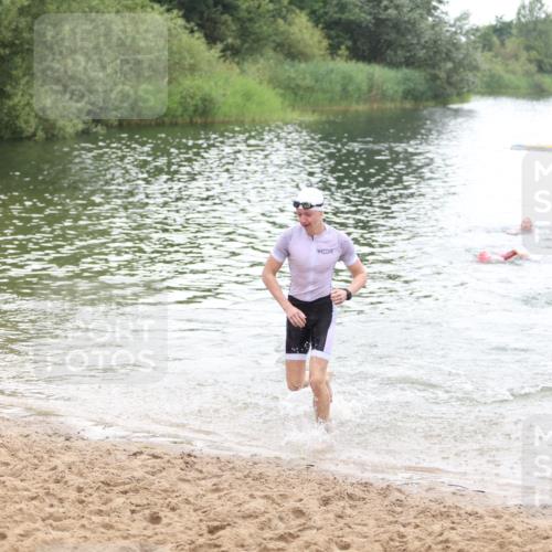 21.06.2026 - 29. Vierlanden-Triathlon Andreas Tolksdorf http://msf.ph/oto/9852349 21.06.2026 10:20:05 Schwimmen 304, 314, 484, 572 meine-sportfotos.de