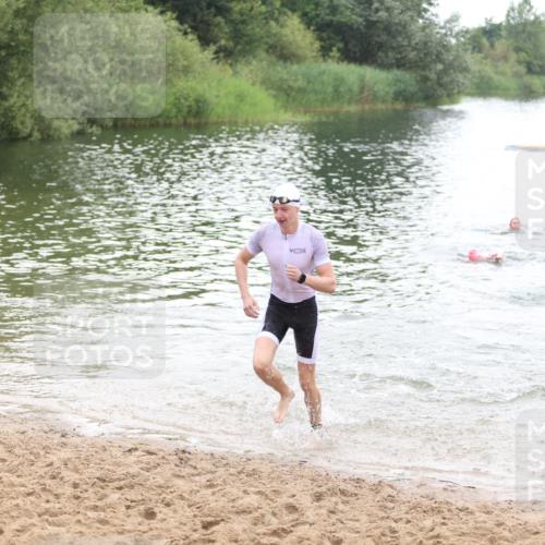 21.06.2026 - 29. Vierlanden-Triathlon Andreas Tolksdorf http://msf.ph/oto/9852351 21.06.2026 10:20:05 Schwimmen 304, 314, 484, 572 meine-sportfotos.de