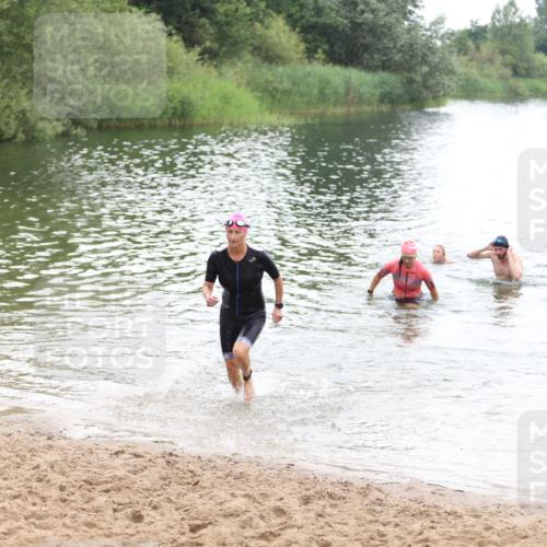 21.06.2026 - 29. Vierlanden-Triathlon Andreas Tolksdorf http://msf.ph/oto/9852359 21.06.2026 10:20:13 Schwimmen 366, 559, 572, 616 meine-sportfotos.de
