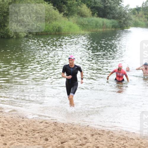 21.06.2026 - 29. Vierlanden-Triathlon Andreas Tolksdorf http://msf.ph/oto/9852362 21.06.2026 10:20:13 Schwimmen 366, 559, 572, 616 meine-sportfotos.de