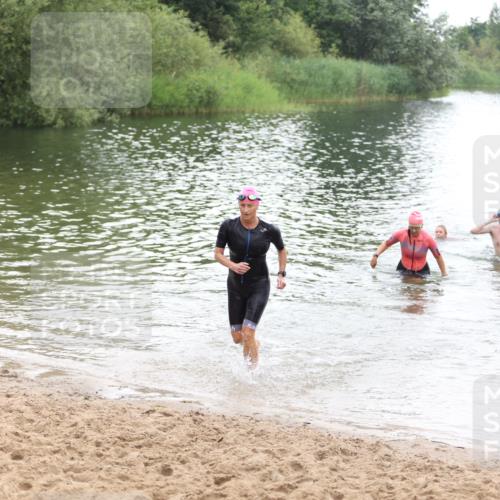 21.06.2026 - 29. Vierlanden-Triathlon Andreas Tolksdorf http://msf.ph/oto/9852363 21.06.2026 10:20:13 Schwimmen 366, 559, 572, 616 meine-sportfotos.de
