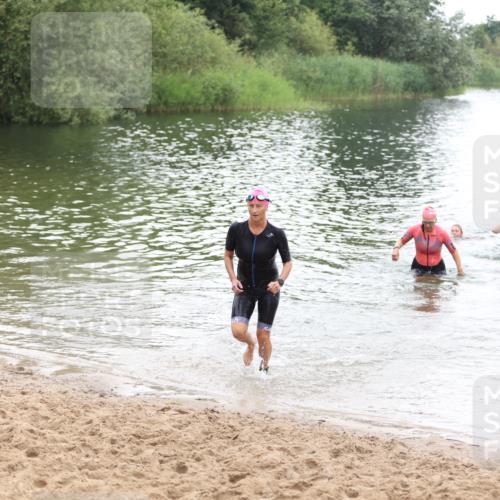 21.06.2026 - 29. Vierlanden-Triathlon Andreas Tolksdorf http://msf.ph/oto/9852365 21.06.2026 10:20:13 Schwimmen 366, 559, 572, 616 meine-sportfotos.de