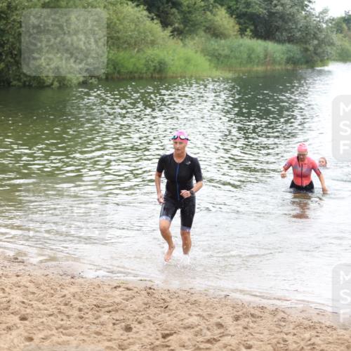 21.06.2026 - 29. Vierlanden-Triathlon Andreas Tolksdorf http://msf.ph/oto/9852366 21.06.2026 10:20:13 Schwimmen 366, 559, 572, 616 meine-sportfotos.de