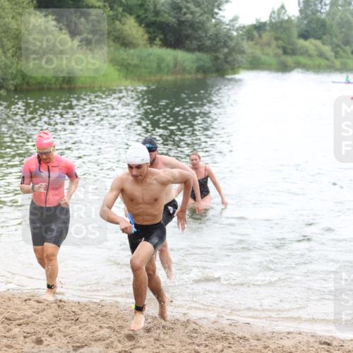 21.06.2026 - 29. Vierlanden-Triathlon Andreas Tolksdorf http://msf.ph/oto/9852380 21.06.2026 10:20:19 Schwimmen 366, 489, 559, 572, 616, 619 meine-sportfotos.de