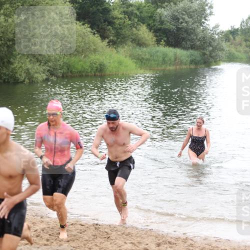 21.06.2026 - 29. Vierlanden-Triathlon Andreas Tolksdorf http://msf.ph/oto/9852384 21.06.2026 10:20:20 Schwimmen 366, 489, 559, 572, 616, 619 meine-sportfotos.de