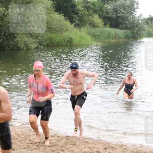 21.06.2026 - 29. Vierlanden-Triathlon Andreas Tolksdorf http://msf.ph/oto/9852385 21.06.2026 10:20:20 Schwimmen 366, 489, 559, 572, 616, 619 meine-sportfotos.de