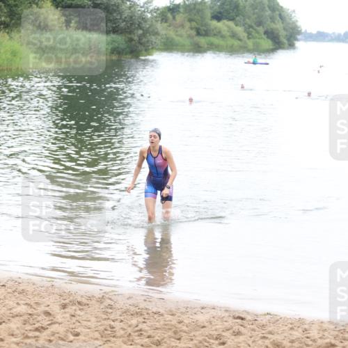 21.06.2026 - 29. Vierlanden-Triathlon Andreas Tolksdorf http://msf.ph/oto/9852405 21.06.2026 10:21:05 Schwimmen 576 meine-sportfotos.de