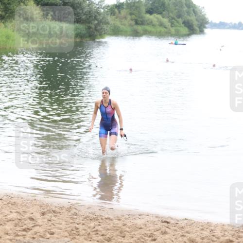 21.06.2026 - 29. Vierlanden-Triathlon Andreas Tolksdorf http://msf.ph/oto/9852406 21.06.2026 10:21:05 Schwimmen 576 meine-sportfotos.de