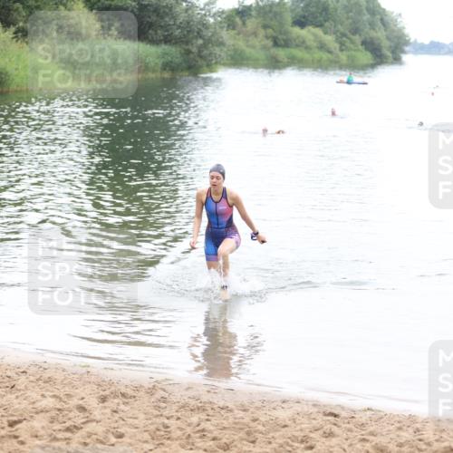 21.06.2026 - 29. Vierlanden-Triathlon Andreas Tolksdorf http://msf.ph/oto/9852409 21.06.2026 10:21:05 Schwimmen 576 meine-sportfotos.de