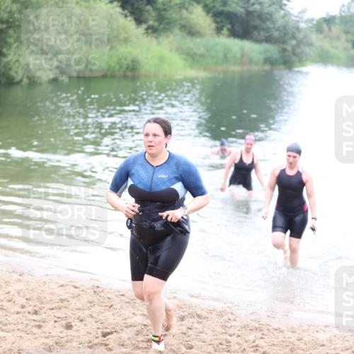 21.06.2026 - 29. Vierlanden-Triathlon Andreas Tolksdorf http://msf.ph/oto/9852419 21.06.2026 10:21:59 Schwimmen 525, 541, 617 meine-sportfotos.de