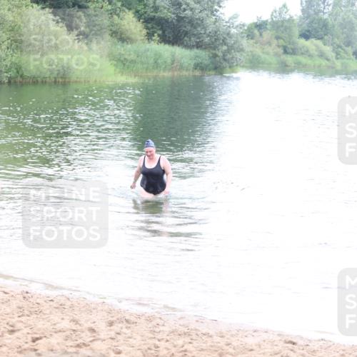 21.06.2026 - 29. Vierlanden-Triathlon Andreas Tolksdorf http://msf.ph/oto/9852448 21.06.2026 10:22:07 Schwimmen 525, 617, 623 meine-sportfotos.de