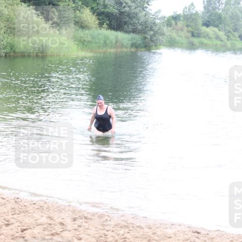 21.06.2026 - 29. Vierlanden-Triathlon Andreas Tolksdorf http://msf.ph/oto/9852449 21.06.2026 10:22:07 Schwimmen 525, 617, 623 meine-sportfotos.de
