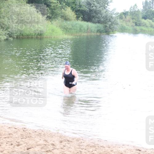 21.06.2026 - 29. Vierlanden-Triathlon Andreas Tolksdorf http://msf.ph/oto/9852451 21.06.2026 10:22:09 Schwimmen 617, 623 meine-sportfotos.de