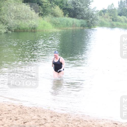 21.06.2026 - 29. Vierlanden-Triathlon Andreas Tolksdorf http://msf.ph/oto/9852452 21.06.2026 10:22:09 Schwimmen 617, 623 meine-sportfotos.de
