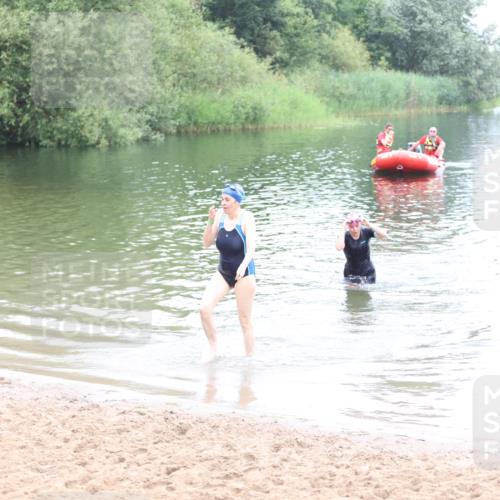 21.06.2026 - 29. Vierlanden-Triathlon Andreas Tolksdorf http://msf.ph/oto/9852470 21.06.2026 10:23:49 Schwimmen 560 meine-sportfotos.de