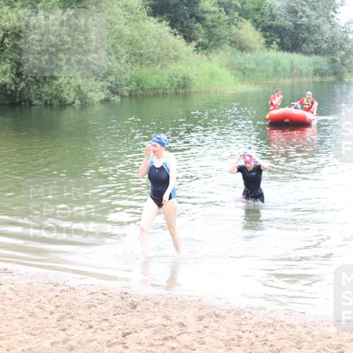 21.06.2026 - 29. Vierlanden-Triathlon Andreas Tolksdorf http://msf.ph/oto/9852473 21.06.2026 10:23:49 Schwimmen 560 meine-sportfotos.de