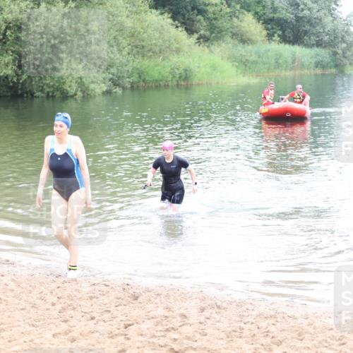 21.06.2026 - 29. Vierlanden-Triathlon Andreas Tolksdorf http://msf.ph/oto/9852480 21.06.2026 10:23:51 Schwimmen 560 meine-sportfotos.de