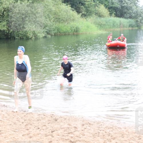 21.06.2026 - 29. Vierlanden-Triathlon Andreas Tolksdorf http://msf.ph/oto/9852484 21.06.2026 10:23:51 Schwimmen 560 meine-sportfotos.de