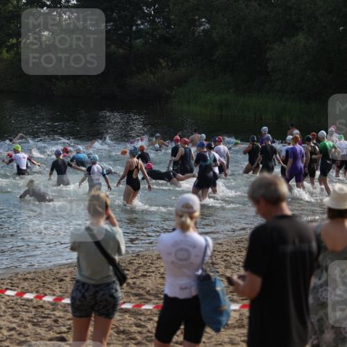 21.06.2026 - 29. Vierlanden-Triathlon Andreas Tolksdorf http://msf.ph/oto/9852519 21.06.2026 08:25:09 Schwimmen  meine-sportfotos.de