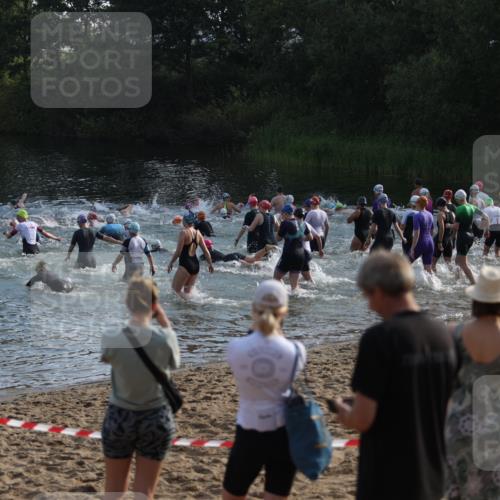 21.06.2026 - 29. Vierlanden-Triathlon Andreas Tolksdorf http://msf.ph/oto/9852520 21.06.2026 08:25:09 Schwimmen  meine-sportfotos.de