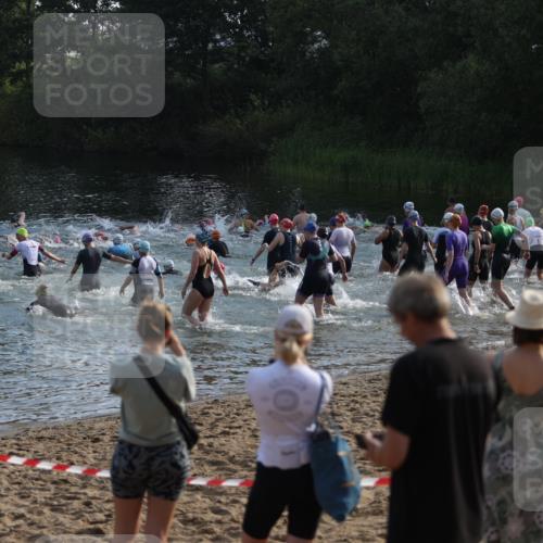 21.06.2026 - 29. Vierlanden-Triathlon Andreas Tolksdorf http://msf.ph/oto/9852521 21.06.2026 08:25:09 Schwimmen  meine-sportfotos.de