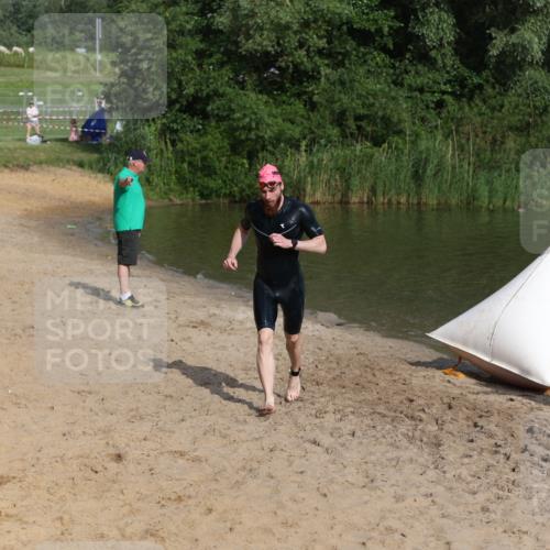 21.06.2026 - 29. Vierlanden-Triathlon Andreas Tolksdorf http://msf.ph/oto/9852604 21.06.2026 08:33:35 Schwimmen 9, 111 meine-sportfotos.de