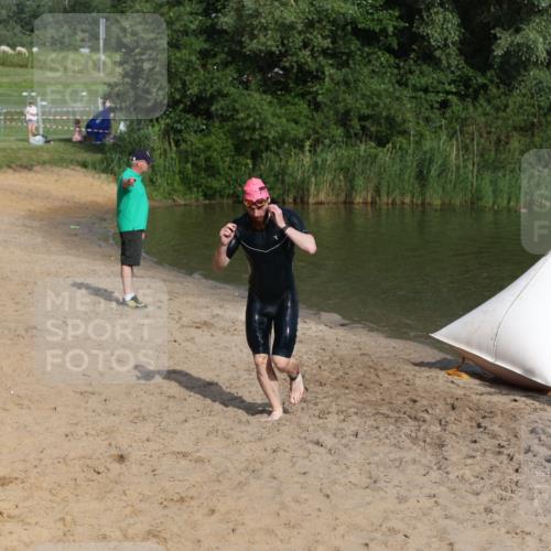 21.06.2026 - 29. Vierlanden-Triathlon Andreas Tolksdorf http://msf.ph/oto/9852606 21.06.2026 08:33:35 Schwimmen 9, 111 meine-sportfotos.de