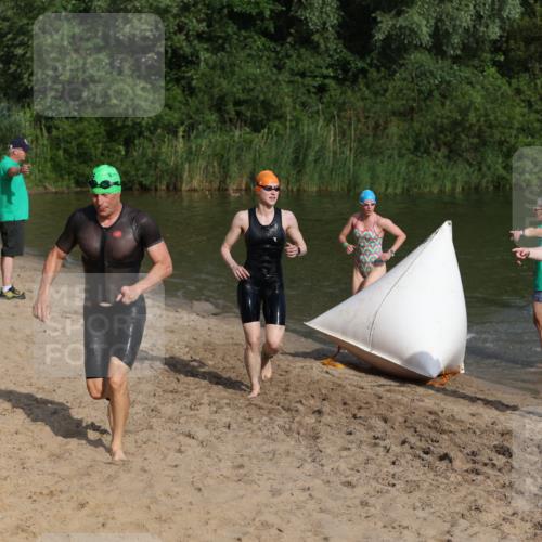 21.06.2026 - 29. Vierlanden-Triathlon Andreas Tolksdorf http://msf.ph/oto/9852699 21.06.2026 08:35:08 Schwimmen 79, 216 meine-sportfotos.de