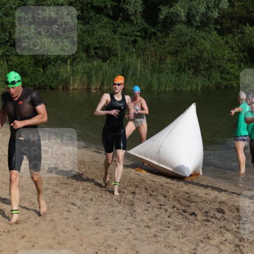 21.06.2026 - 29. Vierlanden-Triathlon Andreas Tolksdorf http://msf.ph/oto/9852702 21.06.2026 08:35:08 Schwimmen 79, 216 meine-sportfotos.de