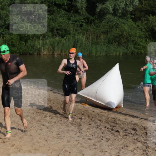21.06.2026 - 29. Vierlanden-Triathlon Andreas Tolksdorf http://msf.ph/oto/9852703 21.06.2026 08:35:08 Schwimmen 79, 216 meine-sportfotos.de