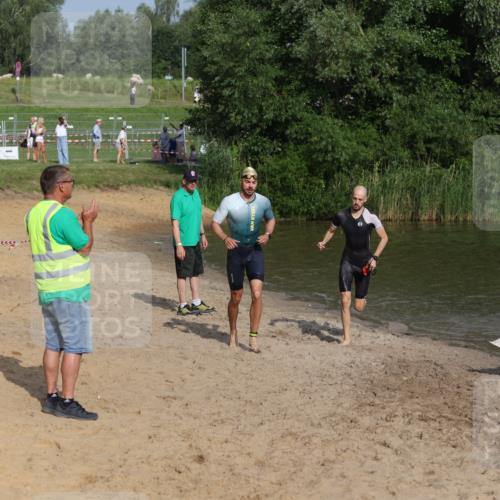 21.06.2026 - 29. Vierlanden-Triathlon Andreas Tolksdorf http://msf.ph/oto/9852740 21.06.2026 08:35:23 Schwimmen 23, 49 meine-sportfotos.de