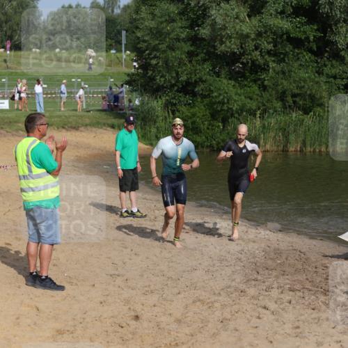 21.06.2026 - 29. Vierlanden-Triathlon Andreas Tolksdorf http://msf.ph/oto/9852744 21.06.2026 08:35:23 Schwimmen 23, 49 meine-sportfotos.de