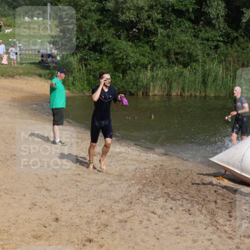 21.06.2026 - 29. Vierlanden-Triathlon Andreas Tolksdorf http://msf.ph/oto/9852974 21.06.2026 08:37:01 Schwimmen 24, 30, 63 meine-sportfotos.de