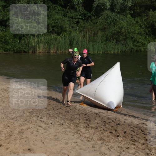21.06.2026 - 29. Vierlanden-Triathlon Andreas Tolksdorf http://msf.ph/oto/9853213 21.06.2026 08:38:46 Schwimmen 60, 82 meine-sportfotos.de
