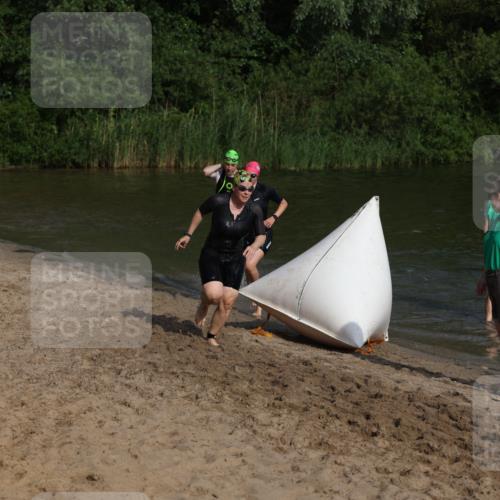 21.06.2026 - 29. Vierlanden-Triathlon Andreas Tolksdorf http://msf.ph/oto/9853216 21.06.2026 08:38:46 Schwimmen 60, 82 meine-sportfotos.de