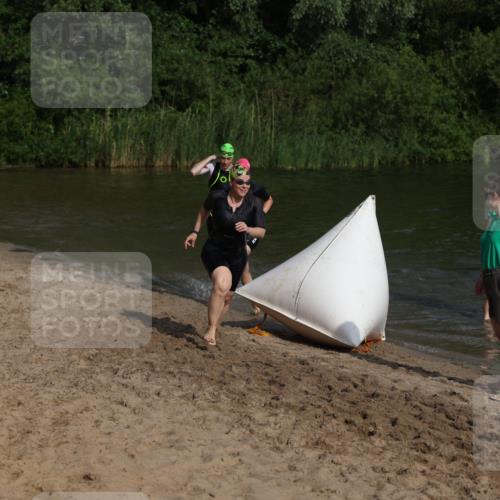 21.06.2026 - 29. Vierlanden-Triathlon Andreas Tolksdorf http://msf.ph/oto/9853218 21.06.2026 08:38:46 Schwimmen 60, 82 meine-sportfotos.de