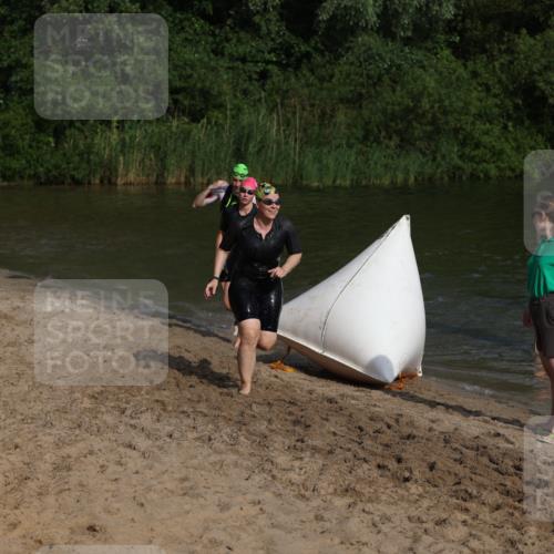 21.06.2026 - 29. Vierlanden-Triathlon Andreas Tolksdorf http://msf.ph/oto/9853221 21.06.2026 08:38:46 Schwimmen 60, 82 meine-sportfotos.de