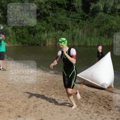 21.06.2026 - 29. Vierlanden-Triathlon Andreas Tolksdorf http://msf.ph/oto/9853243 21.06.2026 08:38:49 Schwimmen 60, 61, 82 meine-sportfotos.de