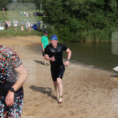 21.06.2026 - 29. Vierlanden-Triathlon Andreas Tolksdorf http://msf.ph/oto/9853349 21.06.2026 08:39:24 Schwimmen 3, 32, 155, 166, 212 meine-sportfotos.de