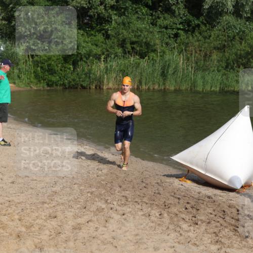 21.06.2026 - 29. Vierlanden-Triathlon Andreas Tolksdorf http://msf.ph/oto/9853368 21.06.2026 08:39:35 Schwimmen 3, 72, 106 meine-sportfotos.de
