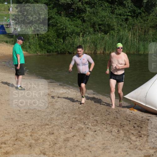 21.06.2026 - 29. Vierlanden-Triathlon Andreas Tolksdorf http://msf.ph/oto/9853391 21.06.2026 08:39:42 Schwimmen 72, 103 meine-sportfotos.de