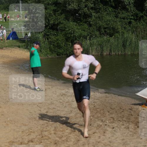 21.06.2026 - 29. Vierlanden-Triathlon Andreas Tolksdorf http://msf.ph/oto/9853424 21.06.2026 08:40:01 Schwimmen 7, 21, 55, 78, 109 meine-sportfotos.de