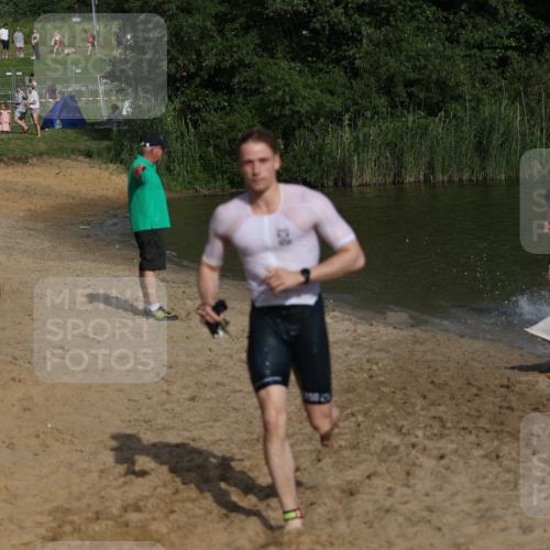 21.06.2026 - 29. Vierlanden-Triathlon Andreas Tolksdorf http://msf.ph/oto/9853432 21.06.2026 08:40:01 Schwimmen 7, 21, 55, 78, 109 meine-sportfotos.de