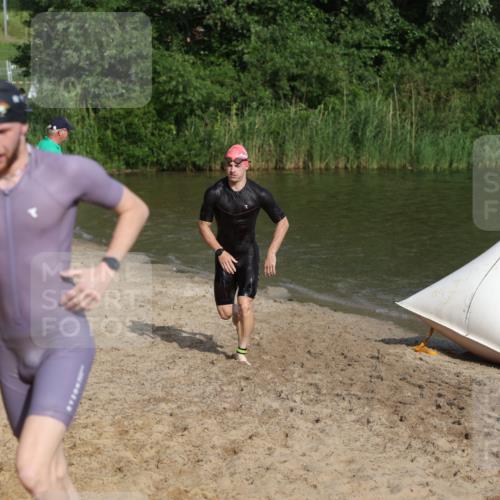 21.06.2026 - 29. Vierlanden-Triathlon Andreas Tolksdorf http://msf.ph/oto/9853472 21.06.2026 08:40:12 Schwimmen 51, 55, 78, 109 meine-sportfotos.de