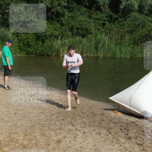 21.06.2026 - 29. Vierlanden-Triathlon Andreas Tolksdorf http://msf.ph/oto/9853513 21.06.2026 08:40:50 Schwimmen 18, 129, 164 meine-sportfotos.de