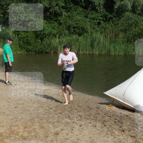 21.06.2026 - 29. Vierlanden-Triathlon Andreas Tolksdorf http://msf.ph/oto/9853514 21.06.2026 08:40:50 Schwimmen 18, 129, 164 meine-sportfotos.de